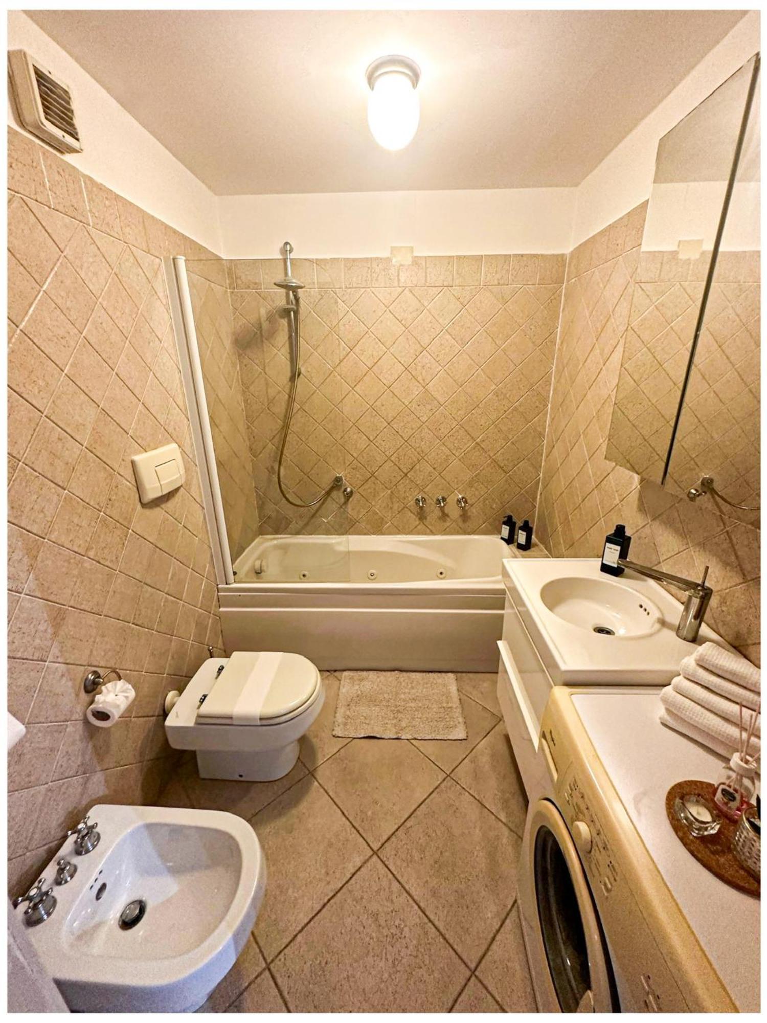 Eva Le Residenze Apartment Marco Simone Ngoại thất bức ảnh